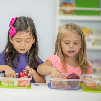 El peligro de ciertos envases donde guardamos la comida de los niños