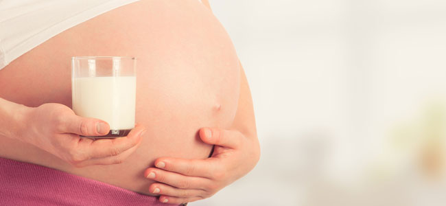 Por qué la embarazada necesita tomar leche