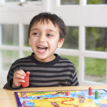 Divertido tablero juego para corregir faltas de ortografía en niños