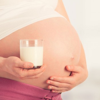 Por qué la embarazada necesita tomar leche