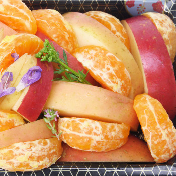 Aperitivo de mandarina y manzana mejora la salud de niños obesos