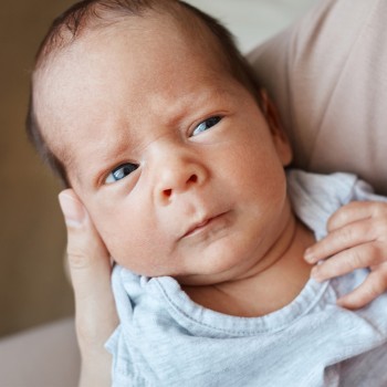 Efectivo masaje para aliviar el estreñimiento en bebés de 0 a 2 años