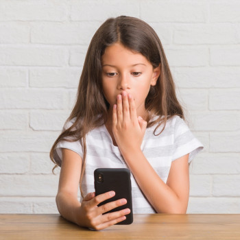 Consejos para que los niños no caigan en los peligrosos juegos virales