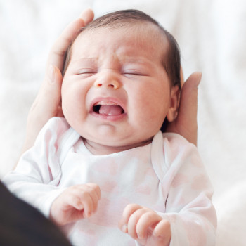 Cuna automática para calmar el llanto del bebé