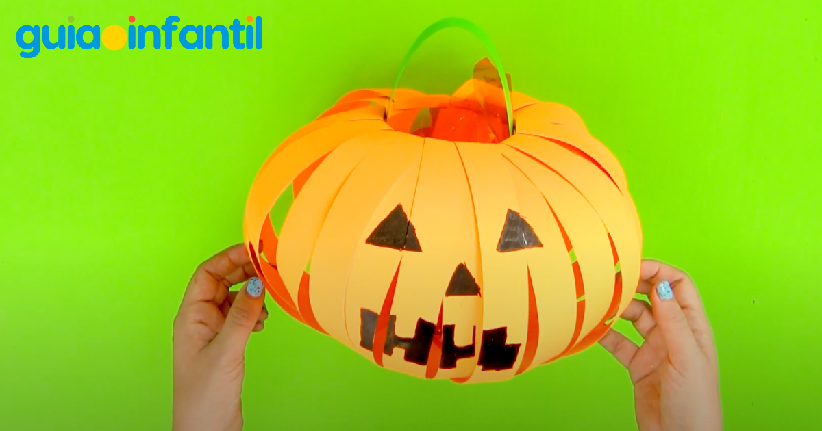 Lámpara de calabaza con cartulina