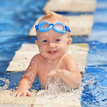 Niños seguros en la piscina