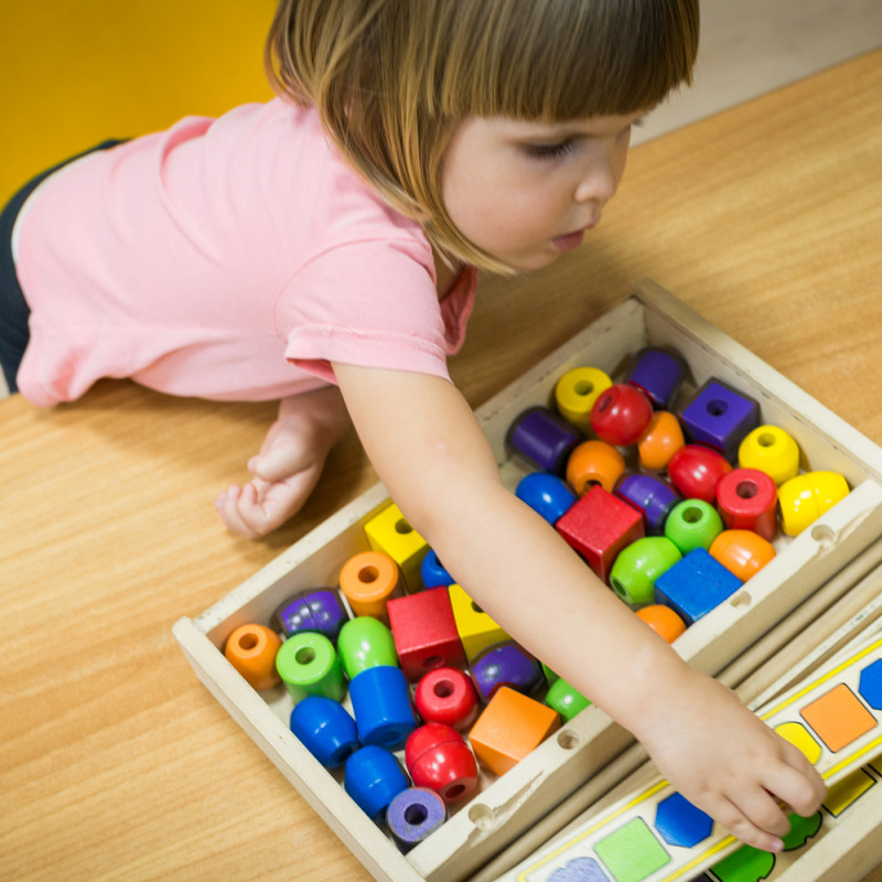 6 juegos Montessori para hacer en casa con los sin gastar dinero