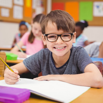 Dictados cortos sobre la amistad para que los niños repasen ortografía