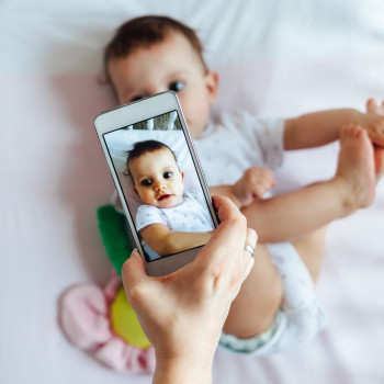 La causa más cotidiana (y evitable) que genera estrés en las madres