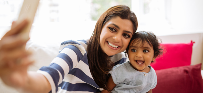 Por qué las redes sociales provocan estrés a madres primerizas