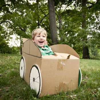 Juegos con cajas de cartón recicladas