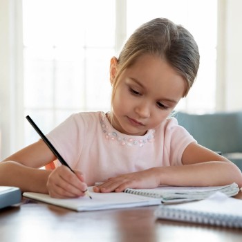 10 fabulosos beneficios de los dictados para los niños