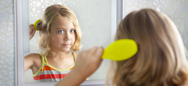 cosas que dejo que mi hija haga por sí sola