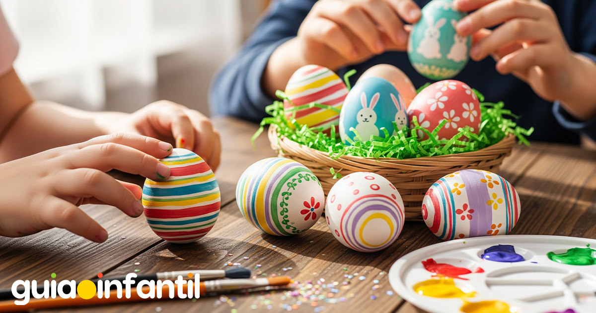 Pintar huevos de Pascua con los niños