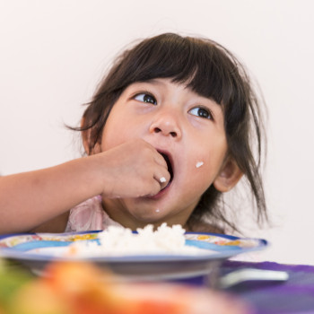 Situaciones que hacen que los niños coman más de la cuenta y en exceso