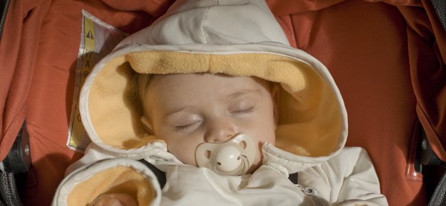 sindrome del bebe retenido o síndrome de los padres ocupados