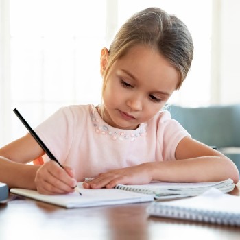 Dictados cortos para niños de primaria. Un texto para cada día de mayo