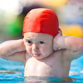 Otitis en niños por los buceos en las piscinas