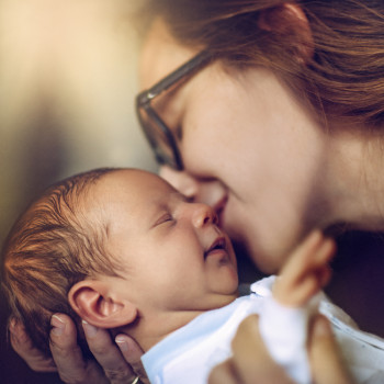 La historia de mi primer beso a mi bebé, un susurro del corazón