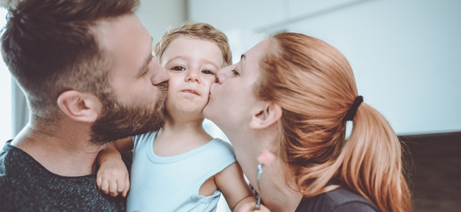 Cuando les damos besos a nuestros hijos