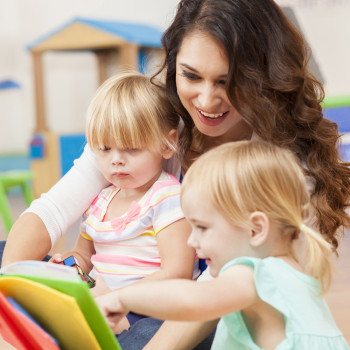 Así es una jornada de un bebé con una Madre de Día
