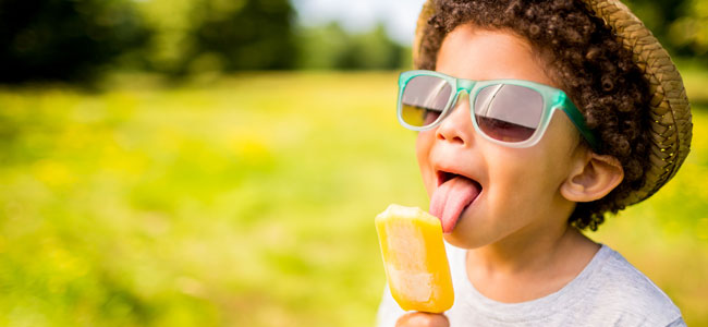 Cómo daña el sol a los ojos de los niños