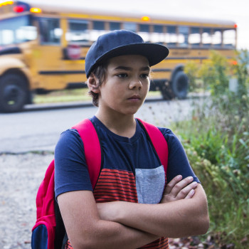 8 señales sospechosas de que tu hijo falta al colegio (sin decírtelo)