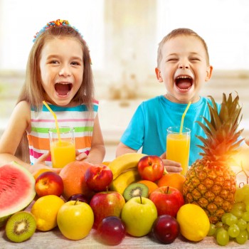 Cómo evitar las digestiones pesadas en los niños durante el verano