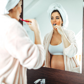 Cambios hormonales en el embarazo que afectan a la salud dental de la mujer