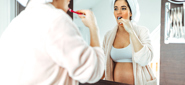 cambios hormonales en el embarazo que afecta a la salud dental de la mujer