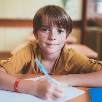 11 dictados más largos y difíciles que son todo un reto para los niños