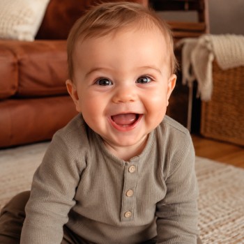 Bebé de 8 meses - Desarrollo, alimentación, sueño y qué esperar