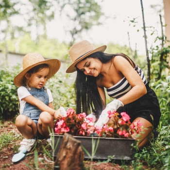 6 actividades de jardinería para disfrutar con los niños este verano