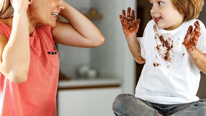 Trucos para eliminar manchas difíciles de la ropa de los niños