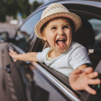 Por qué no llevar a sus hijos sin silla de retención en el coche