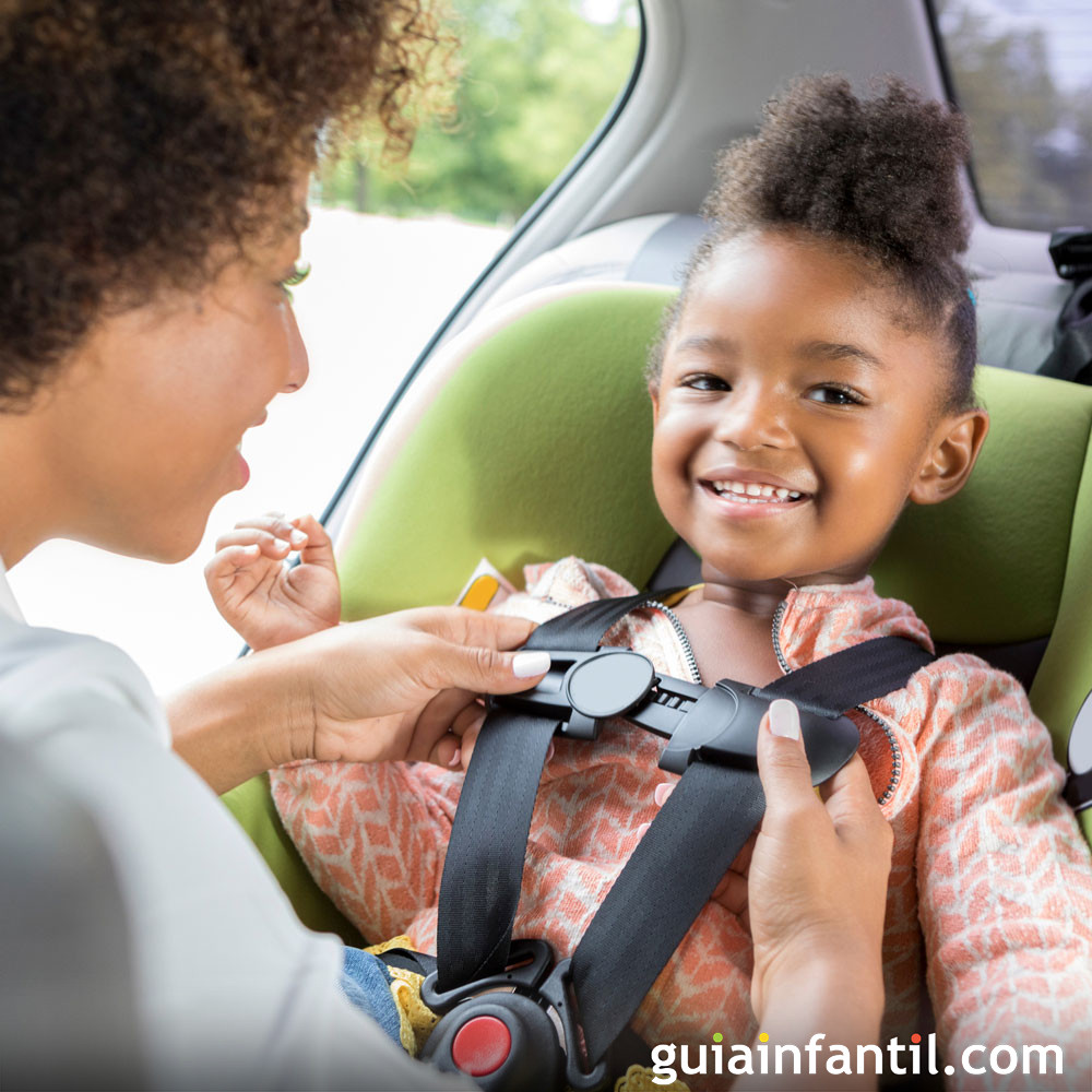 Niños de 8 años deben seguir usando sillas de seguridad en el coche