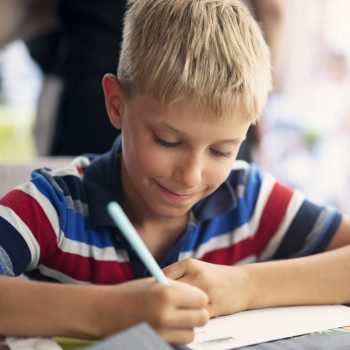 12 dictados cortos temáticos sobre el deporte para hacer con los niños