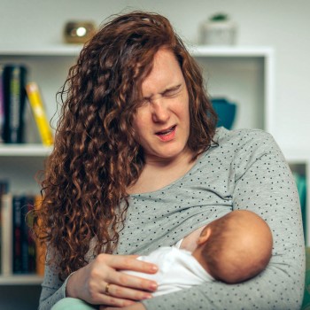 ¿Por qué me dan calambres cuando doy el pecho a mi bebé?
