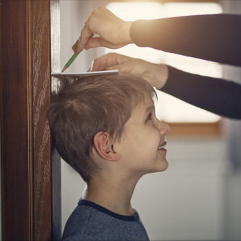 Los niños crecen mientras duermen. Descubre la verdadera razón