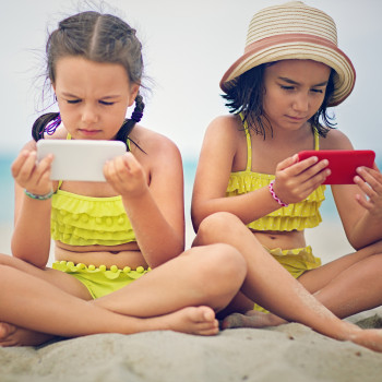 12 consejos para que el móvil no arruine las vacaciones de los niños (ni las tuyas)