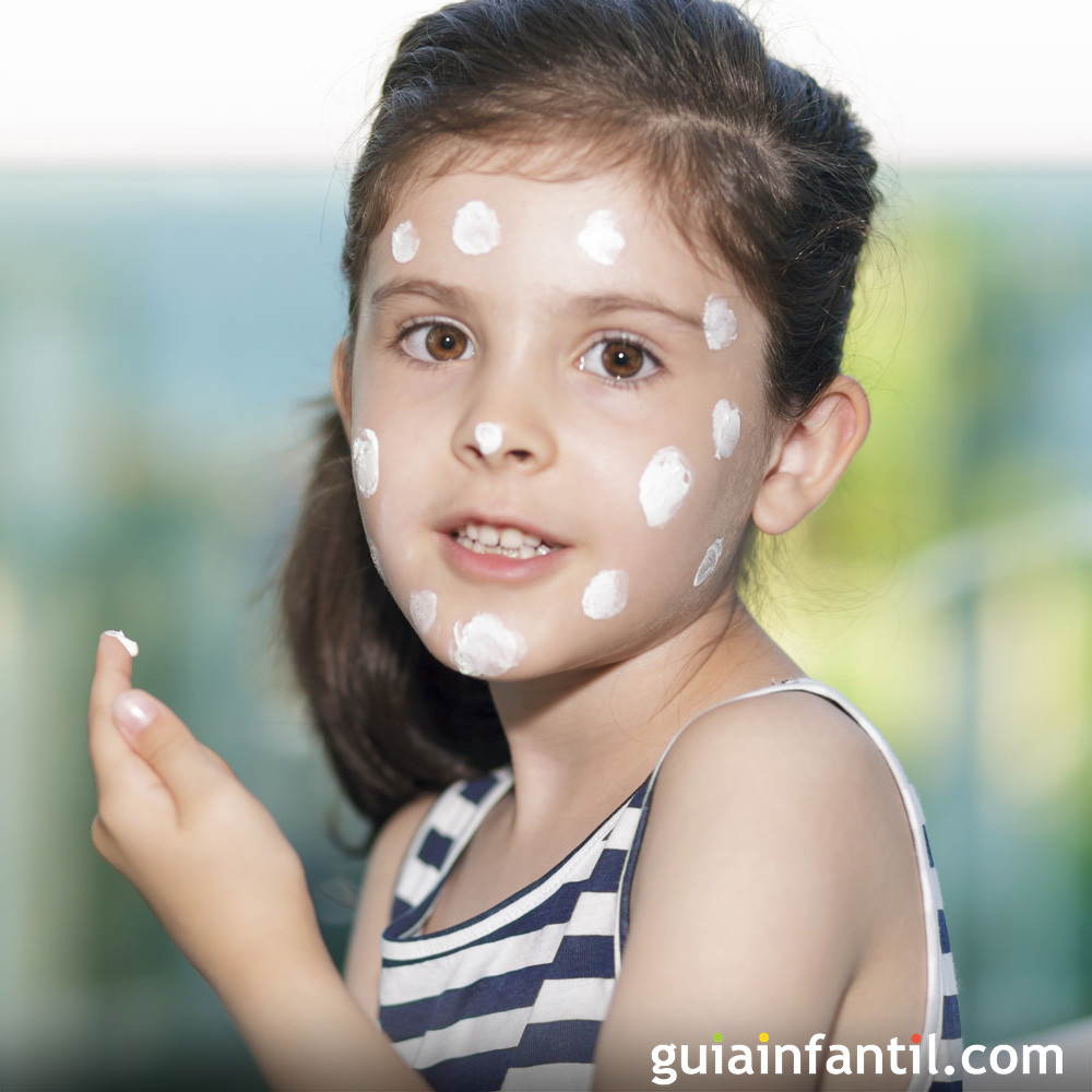 ¿Qué factores provocan las manchas blancas en la piel y cómo pueden evitarse?