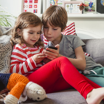 Los peligros y delitos que sufren y cometen los niños en Whatsapp