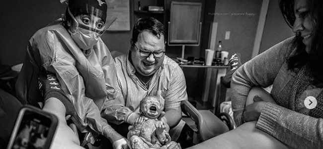 parto bebé arcoíris