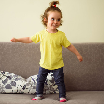 Bebé baila igual a Shakira