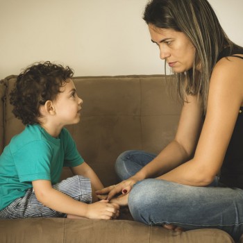El aplastante poder de la mirada en la educación de los hijos