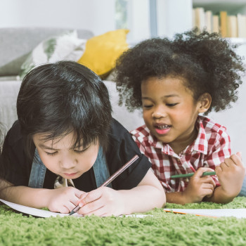 La técnica del dictado a la pared para mejorar la dicción de los niños