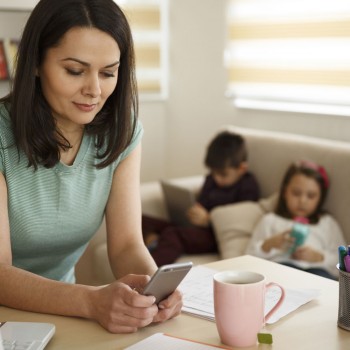 La adicción de los padres a los smartphone está causando daños a los niños