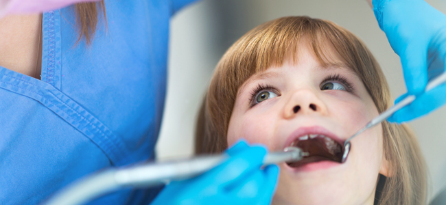 alimentos que dañan la salu dental de los niños