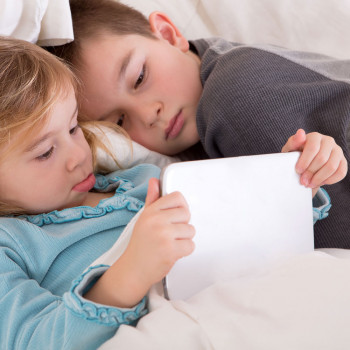 Cómo afecta el uso de smartphones y tablets a la salud visual de los niños