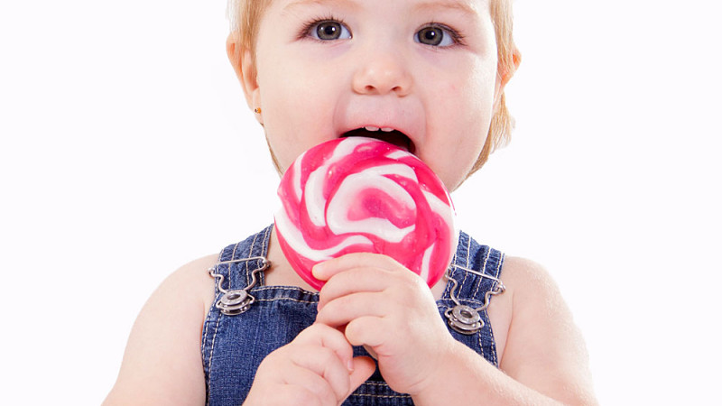 10 alimentos que no debe tomar el bebé